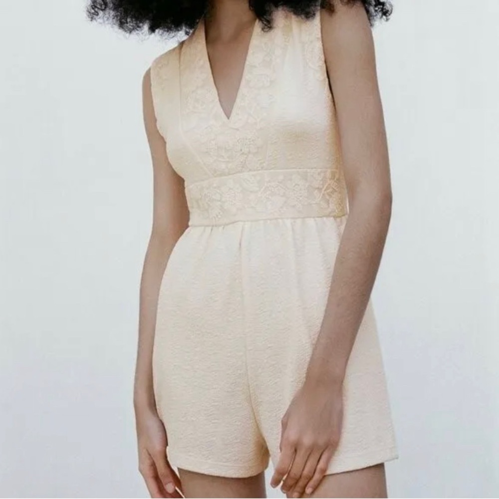 ZARA Textured Ivory Cream Lace Detail Romper Playsuit - Picture 2 of 13